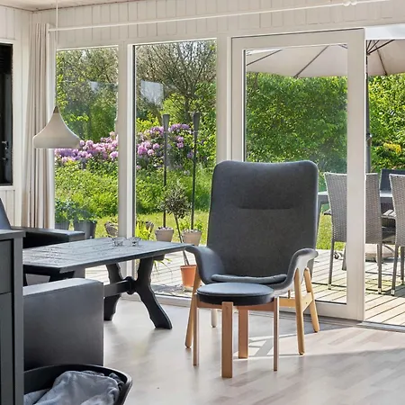 Beautifully Renovated Summer House, Prázdninový dům Bøtø By