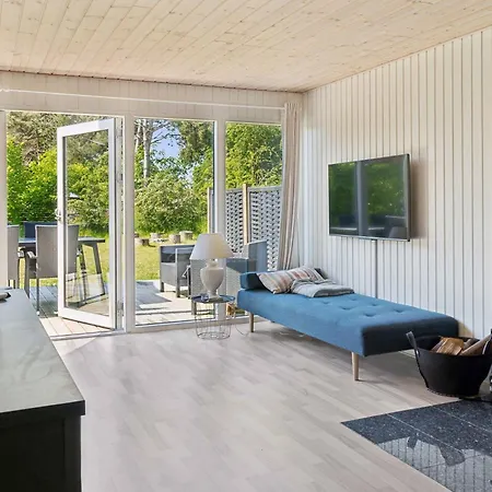 Beautifully Renovated Summer House, * Bøtø By
