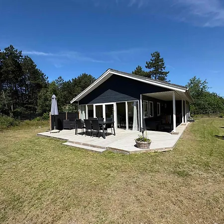 Cozy House With Outdoor *